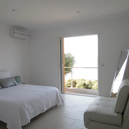 Avec Piscine Chauffee Et Borne De Recharge *